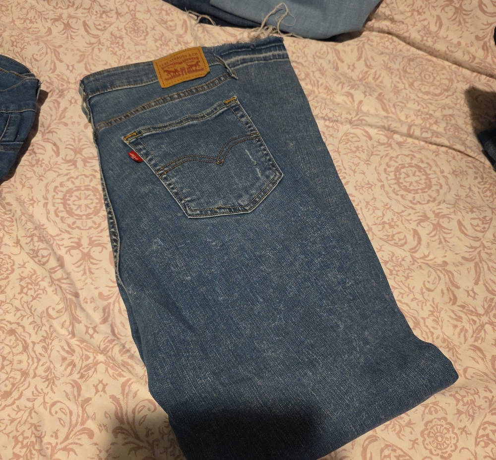 Levi's Men's Medium Blue Straight Jeans with Signature Patch
